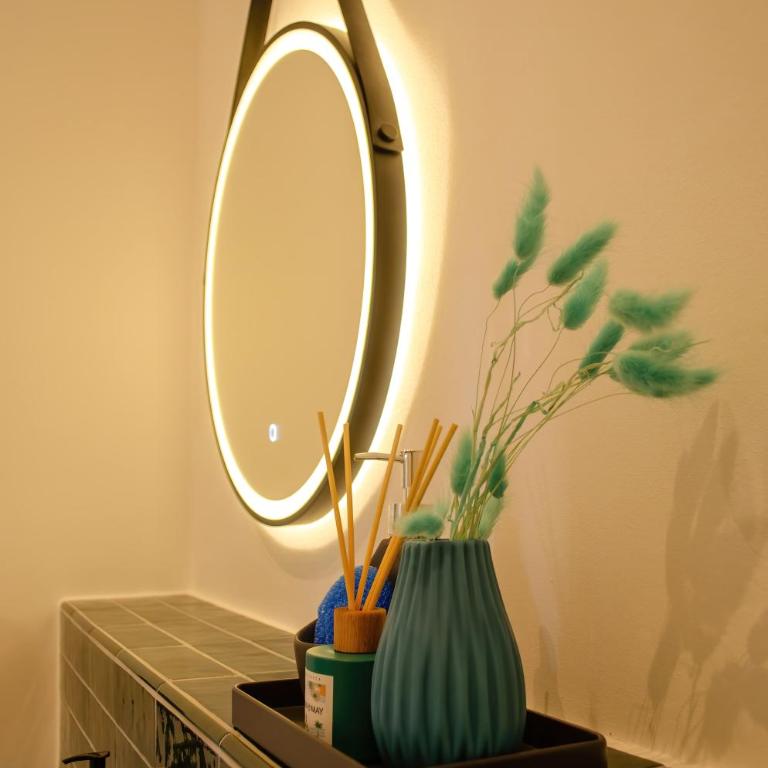 HOMELY STAY Studio 4 - Chic Self-Check-In Room for Short Stays - Studio Lit Queen-Size de Luxe - 11