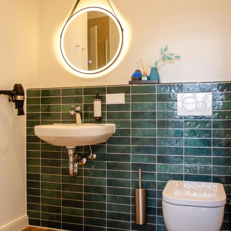 HOMELY STAY Studio 4 - Chic Self-Check-In Room for Short Stays - Studio Lit Queen-Size de Luxe - 10