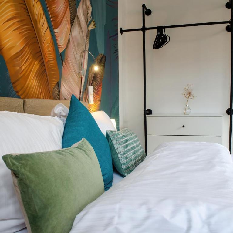HOMELY STAY Studio 4 - Chic Self-Check-In Room for Short Stays - Studio Lit Queen-Size de Luxe - 5