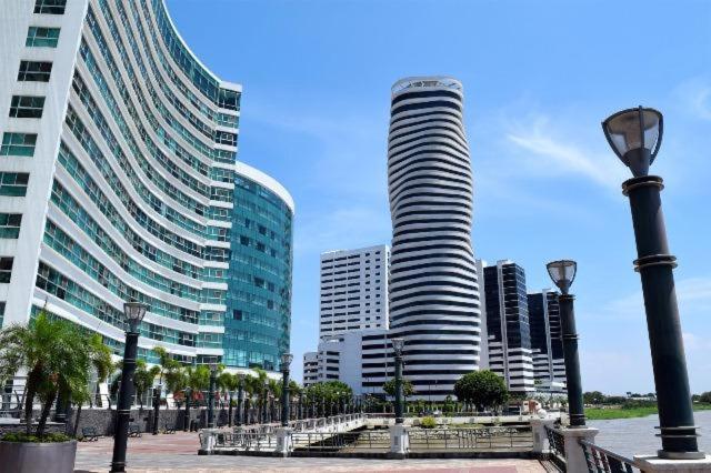 Riverfront I 2, piso 4, suite vista al rio, Puerto Santa Ana, Guayaquil - Apartamento - 17