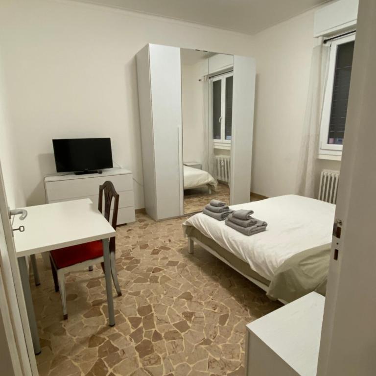 Francioni Palace - Standard Double Room with Shared Bathroom - 9