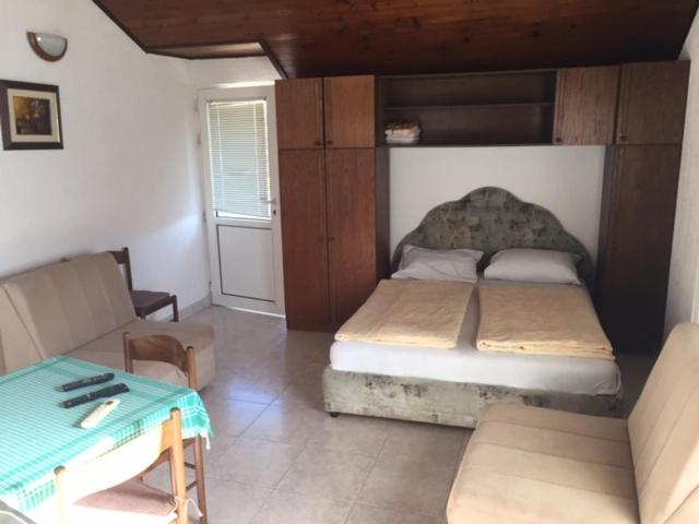 Apartments Roza - Studio Apartment with Sea View - 12