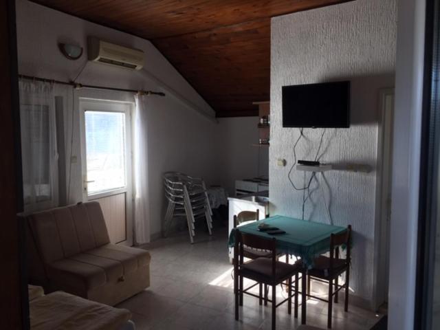Apartments Roza - Studio Apartment with Sea View - 14