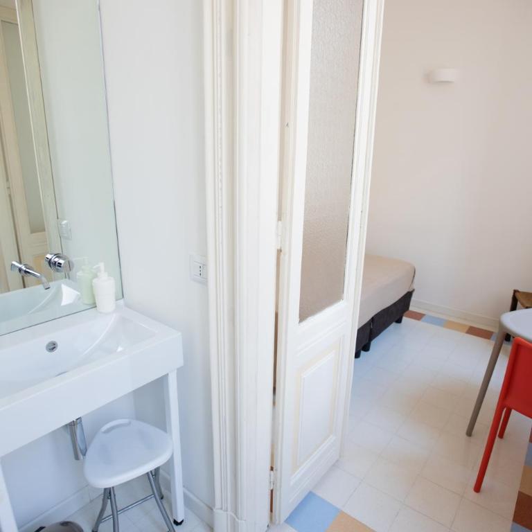 B&B Angioy 18 - Double or Twin Room - 8