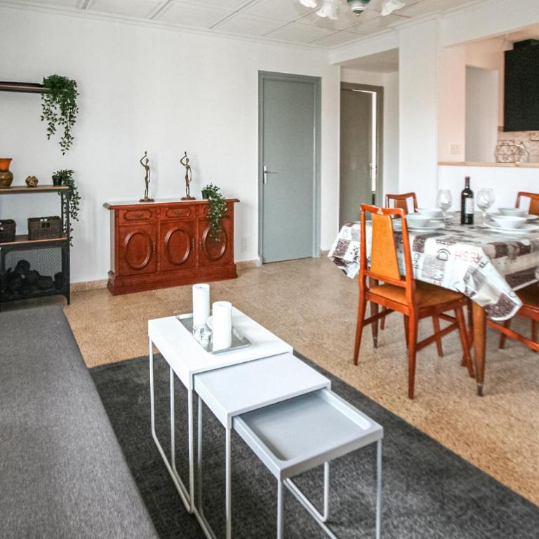 Cozy Apartment In Santa Pola With Wifi - Apartamento de 3 dormitorios - 2