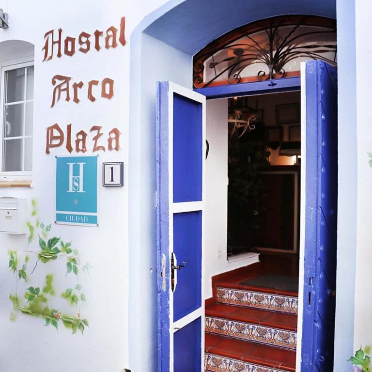 Hostal Arco Plaza - Habitación Triple con balcón - 3