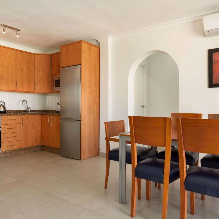 Ramada Residences by Wyndham Costa Adeje - Apartamento de 3 dormitorios con vistas al océano - 1