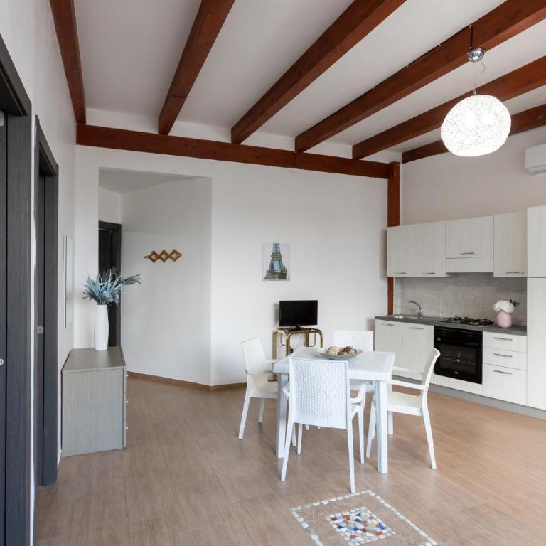 RESIDENCE EMARINE con SERVIZIO SPIAGGIA INCLUSO - Appartamento con 2 Camere da Letto - 2
