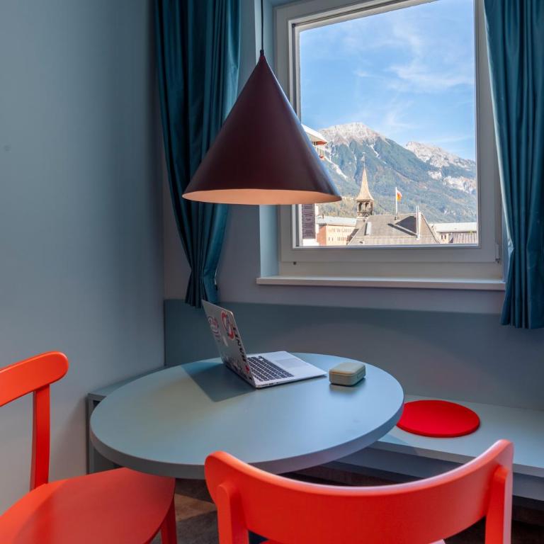 MEININGER Hotel Innsbruck Zentrum - Sechsbettzimmer - 5