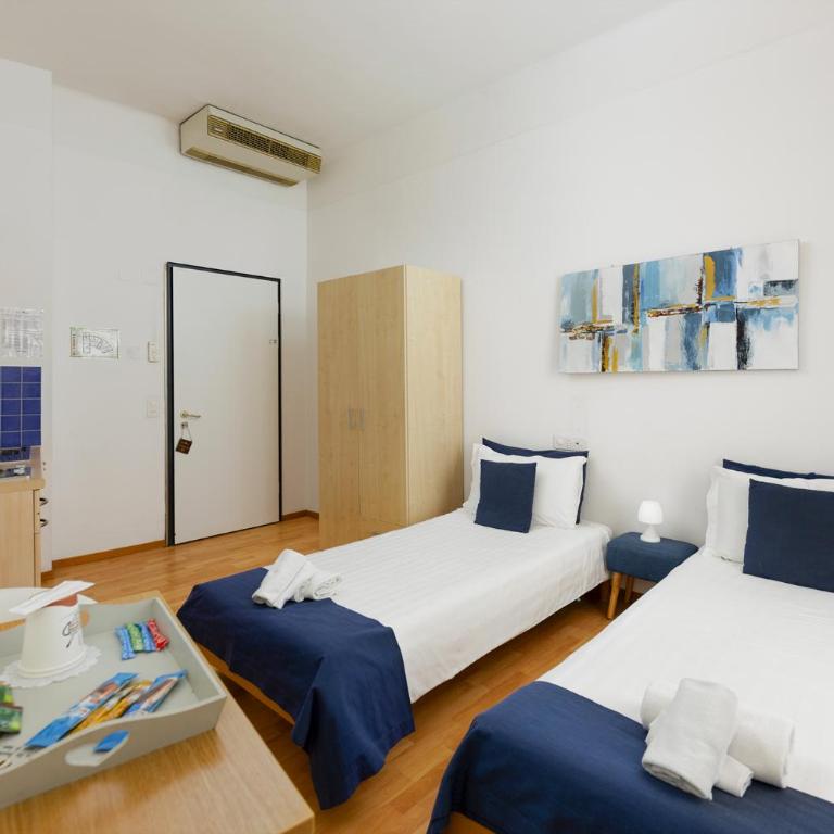 GuestHouse Lugano Center by LR - Camera Matrimoniale/Doppia con Letti Singoli - 5
