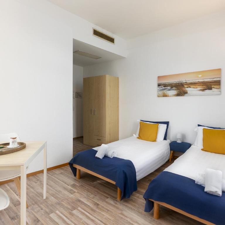 GuestHouse Lugano Center by LR - Camera Matrimoniale/Doppia con Letti Singoli - 3