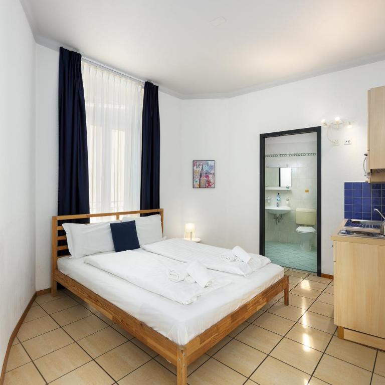 GuestHouse Lugano Center by LR - Camera Matrimoniale/Doppia con Letti Singoli - 4