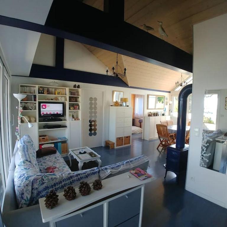 Lakefront. Appartement pieds dans l'eau. View and direct access to the lake. - Appartement 2 Chambres - 10