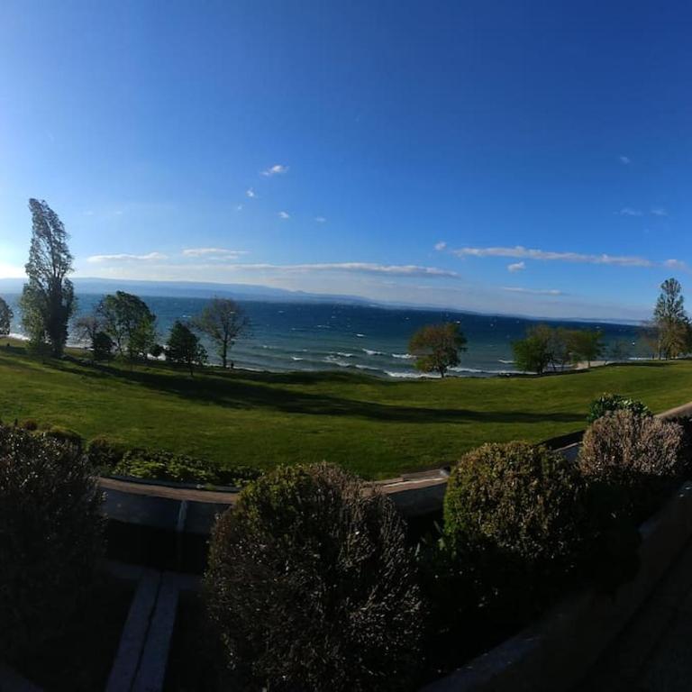 Lakefront. Appartement pieds dans l'eau. View and direct access to the lake. - Appartement 2 Chambres - 23