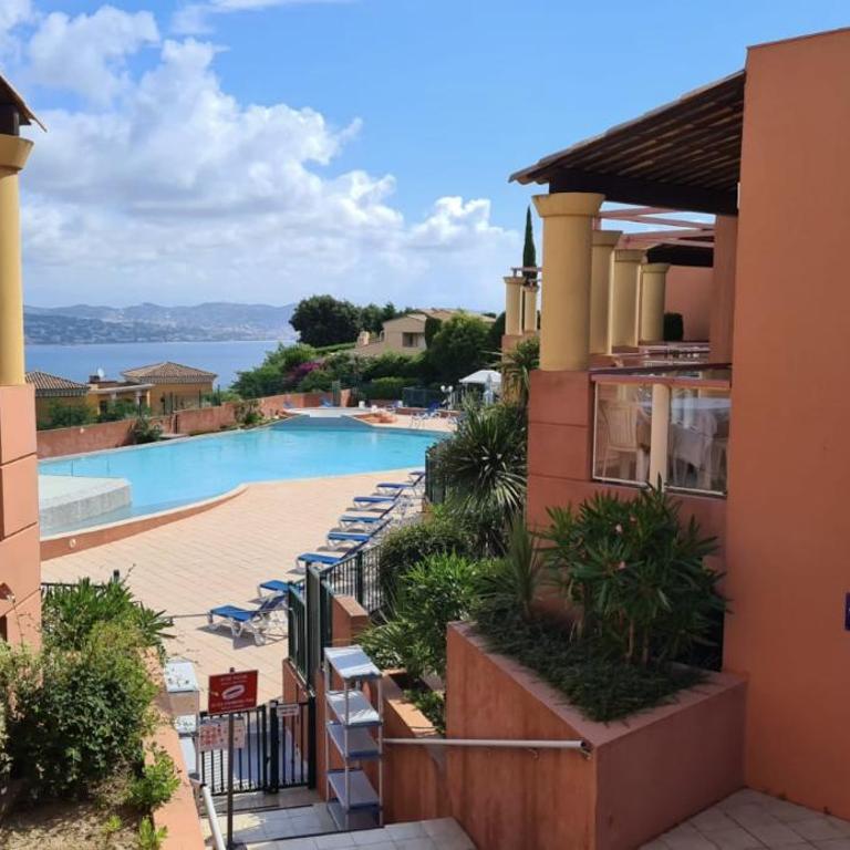 Vue mer et sur la baie de Cannes piscine 450m2 randonnée VTT au pied de l Esterel Manet - Appartement 1 Chambre - 5