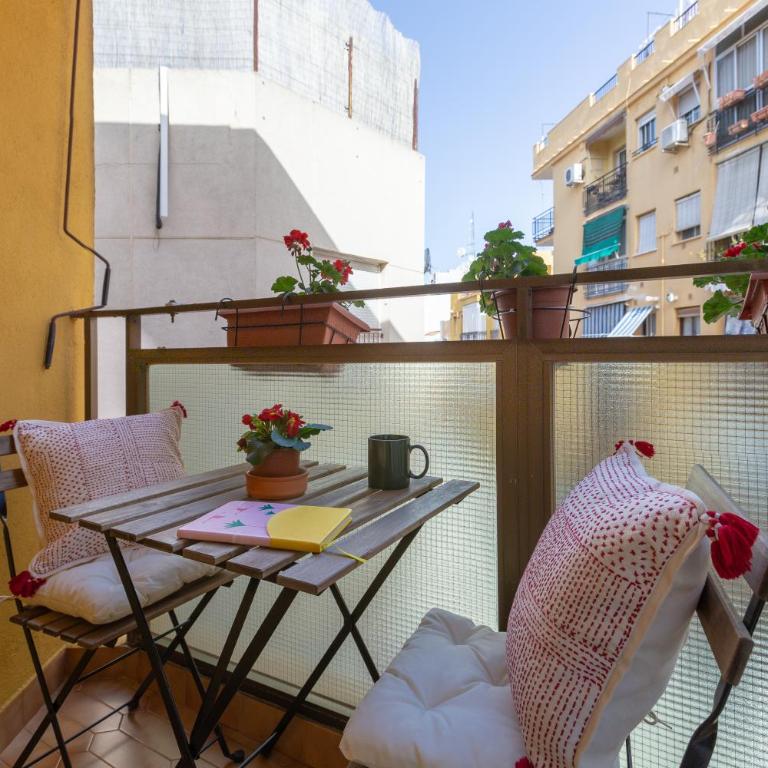 Luminoso apartamento de dos habitaciones con terraza y parking en el centro - Apartamento - 2
