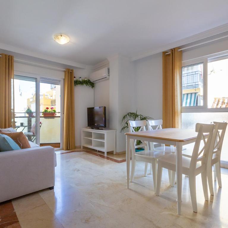 Luminoso apartamento de dos habitaciones con terraza y parking en el centro - Apartamento - 10