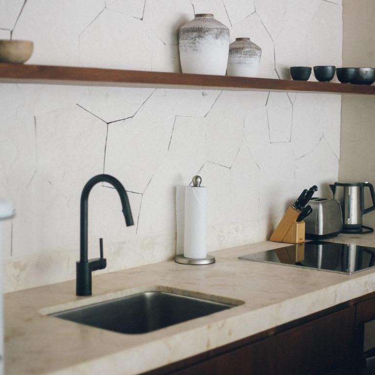 3 Bed Apartment Sleeps 6 - Private Pool & Hot Tub - Apartamento - 10