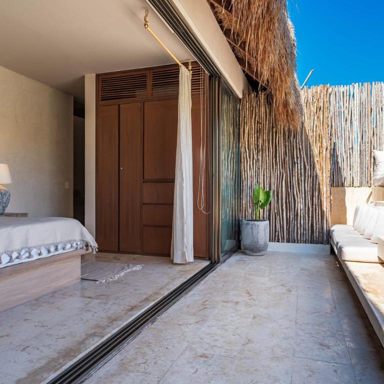 3 Bed Apartment Sleeps 6 - Private Pool & Hot Tub - Apartamento - 29