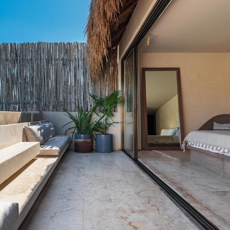3 Bed Apartment Sleeps 6 - Private Pool & Hot Tub - Apartamento - 28