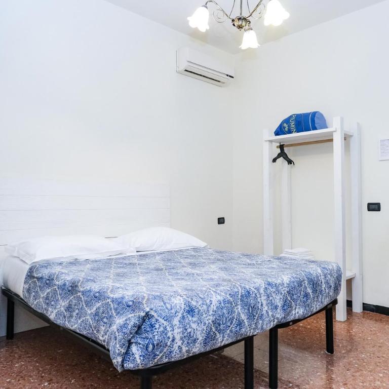 Lia Rooms 3 - Camera Tripla con Bagno in Comune - 2