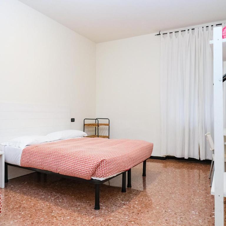 Lia Rooms 3 - Camera Matrimoniale con Bagno in Comune - 1