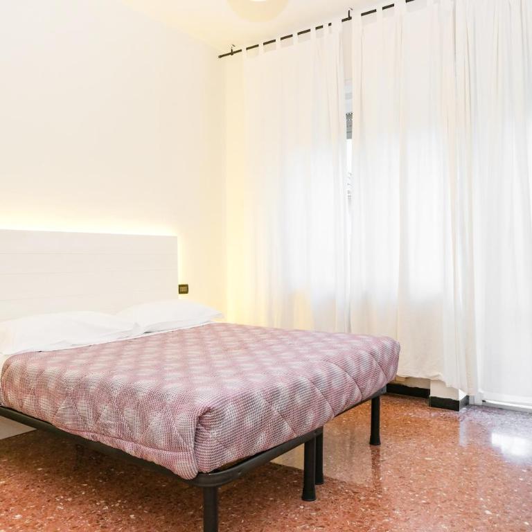 Lia Rooms 3 - Camera Matrimoniale con Bagno Privato - 2