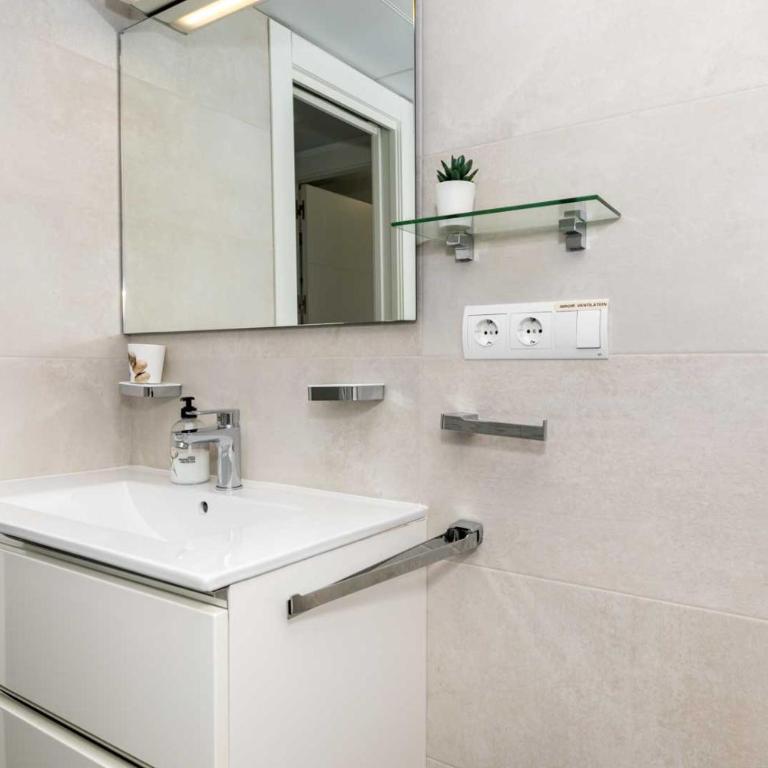 HigueronRentals La Orilla - Two-Bedroom Apartment - 14