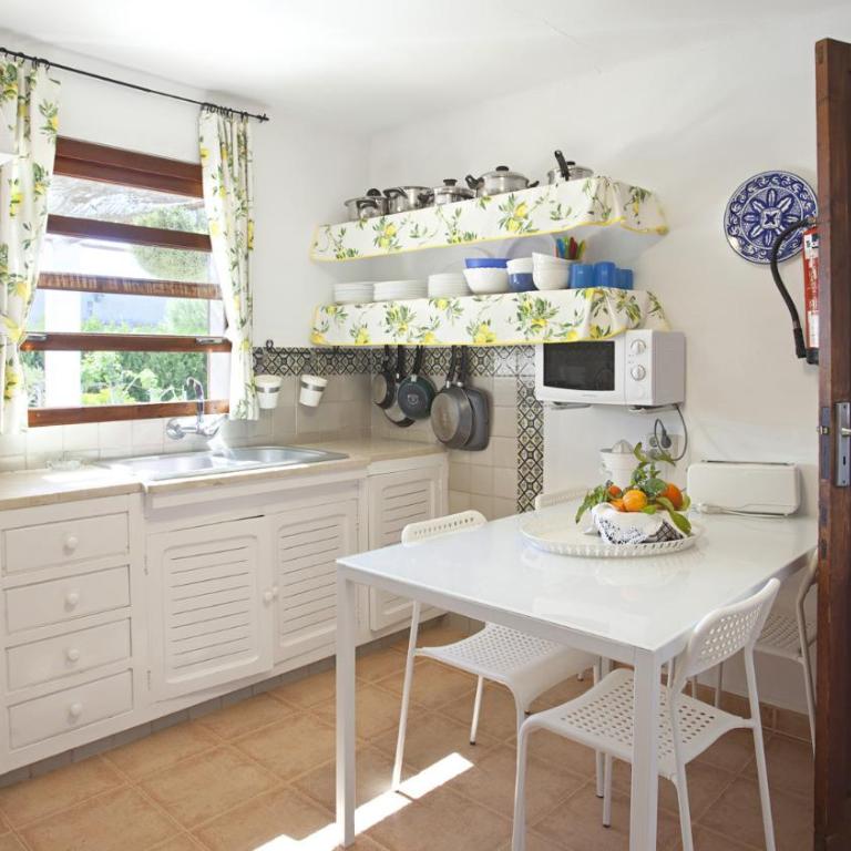 Can Seguinot - Three-Bedroom Villa - 9