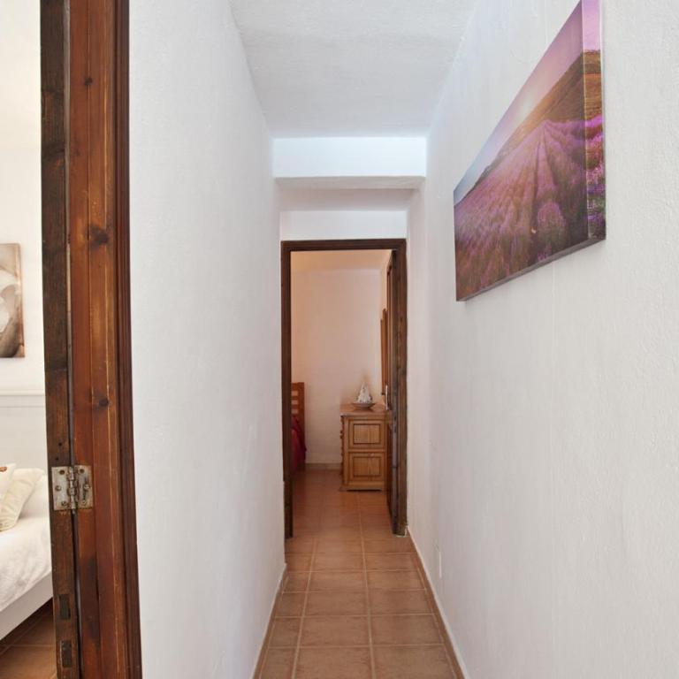 Can Seguinot - Three-Bedroom Villa - 15