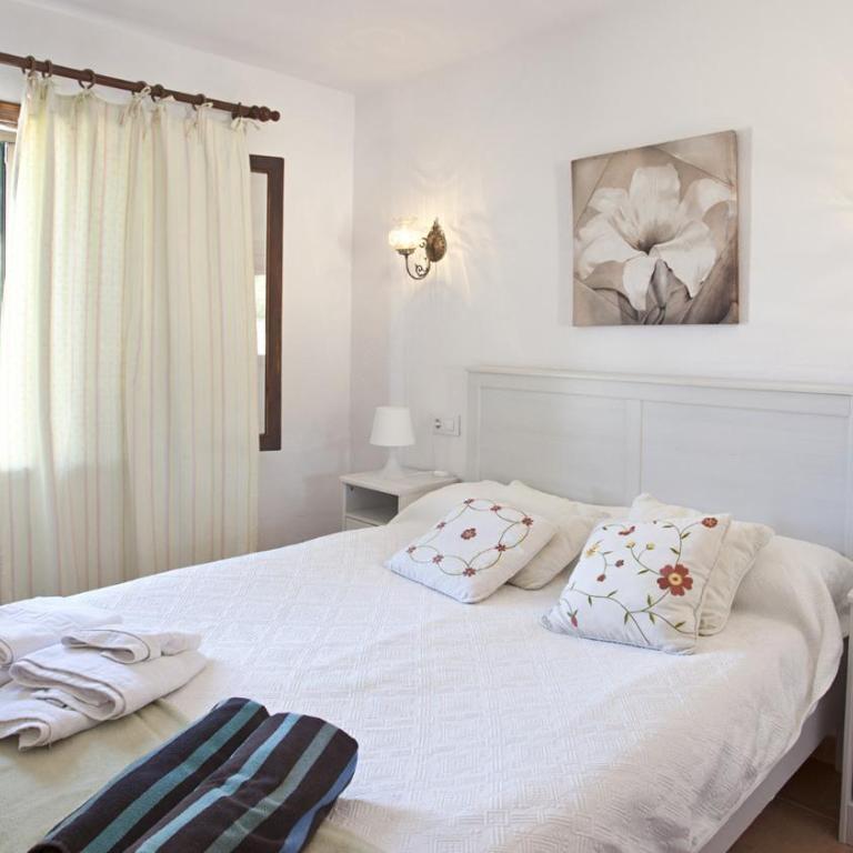 Can Seguinot - Three-Bedroom Villa - 16