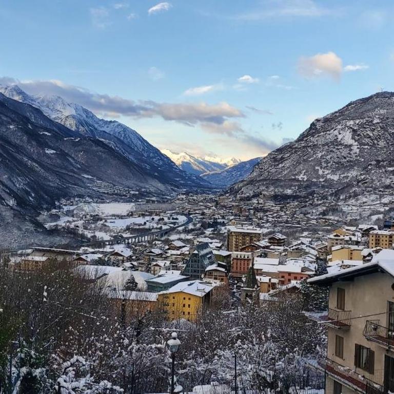 A 100m dalle Terme, Luminoso con vista montagne - Standard Apartment - 12