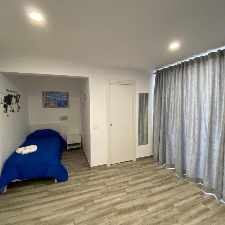 IN CENTRO ROOMS Vicino Cefalù SELF-CHEK-IN - Triple Room with Private Bathroom - 6