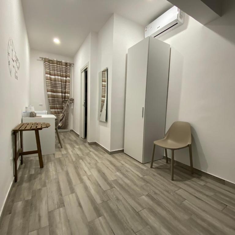 IN CENTRO ROOMS Vicino Cefalù SELF-CHEK-IN - Economy Double Room - 3