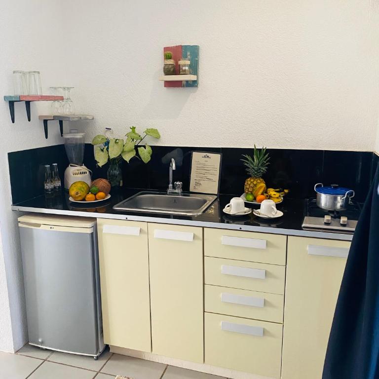 Ocean Lovers Taganga - PADI Dive Center & Hostel - Family Room with Private Bathroom - 1