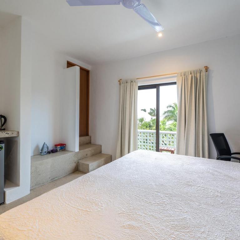 Casa Ikal - King Room with Balcony - 4