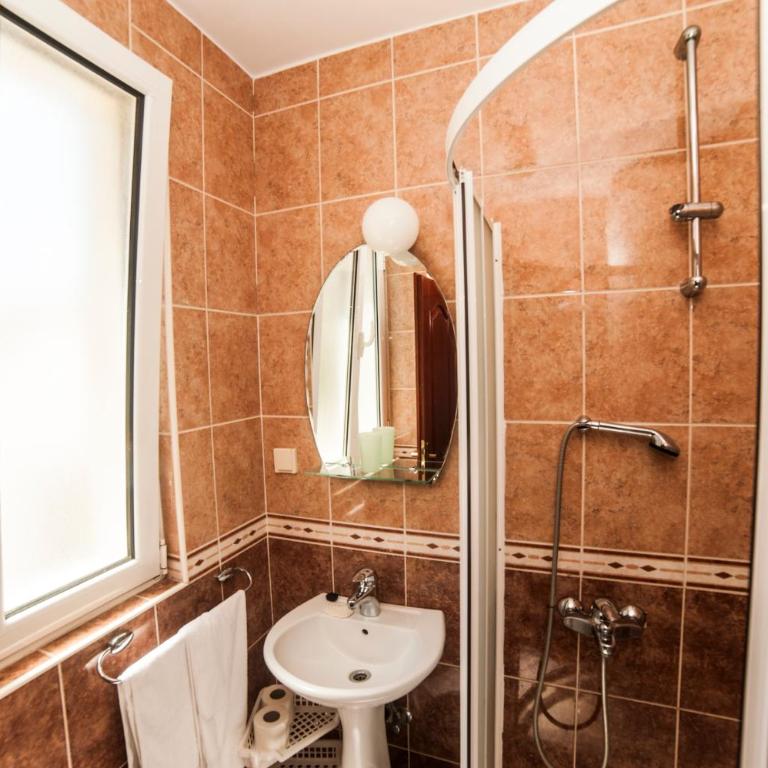 Mijovic Apartments - Dvokrevetna Soba sa Bračnim Krevetom - 3