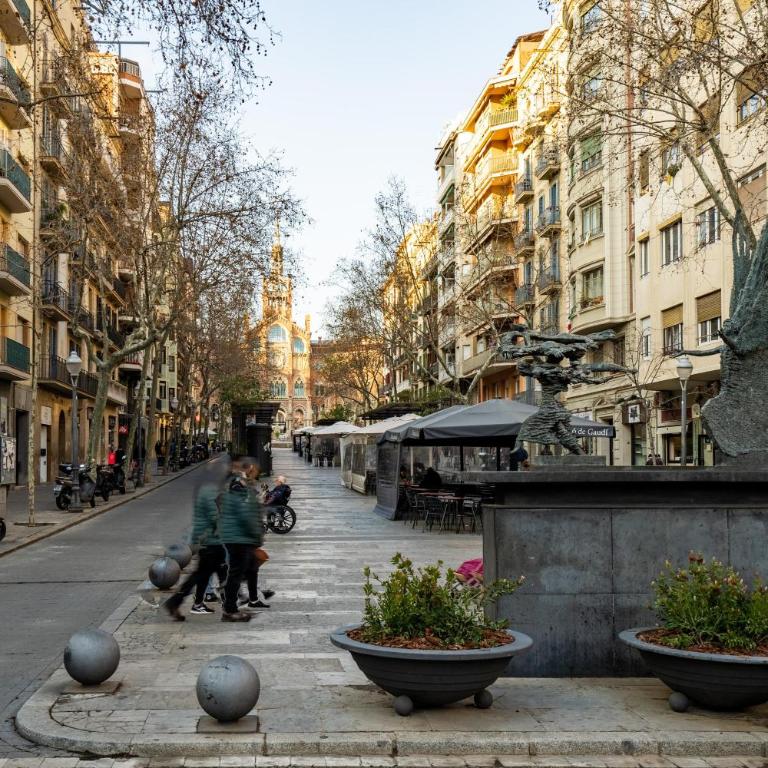 Whisper-Quiet 2BR Near Sagrada - Two-Bedroom Apartment - 34