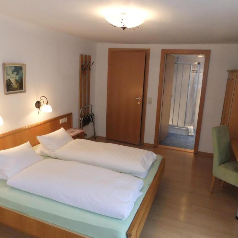 Apart-Pension Oberreiter - Dreibettzimmer mit Balkon - 3