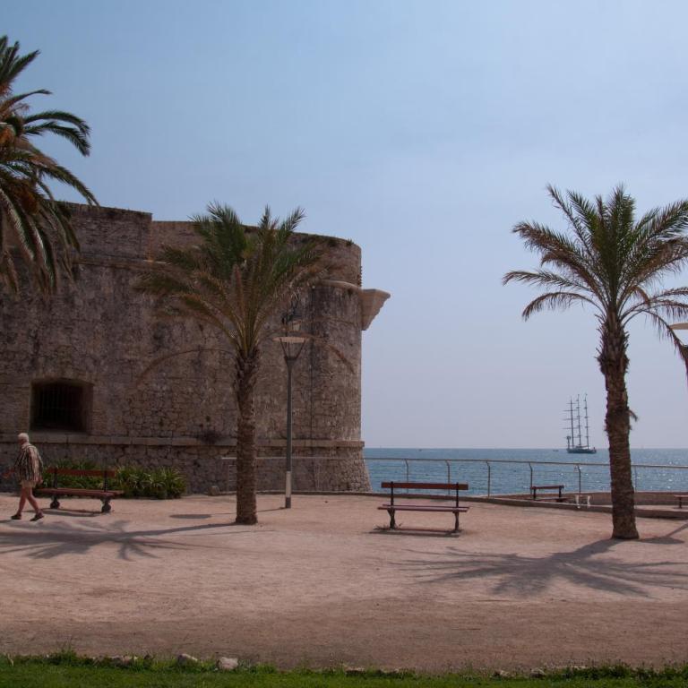 Studio confort, chic & spacieux Plage de Juan les pins & central - Apartamento Estudio - 16