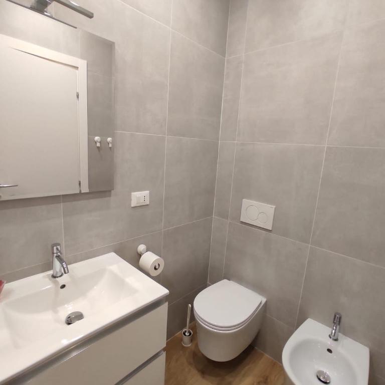 Rosa House - Camera Matrimoniale con Bagno Privato - 45
