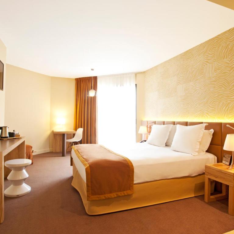Golden Tulip Avignon Le Paradou - Chambre Lit King-Size Exécutive avec Patio Privé - 3