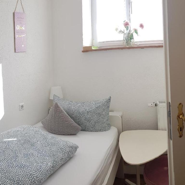 House LA Neuschwanstein Blick - Budget City Hotel - Kleines Einzelzimmer mit eigenem Badezimmer - 4