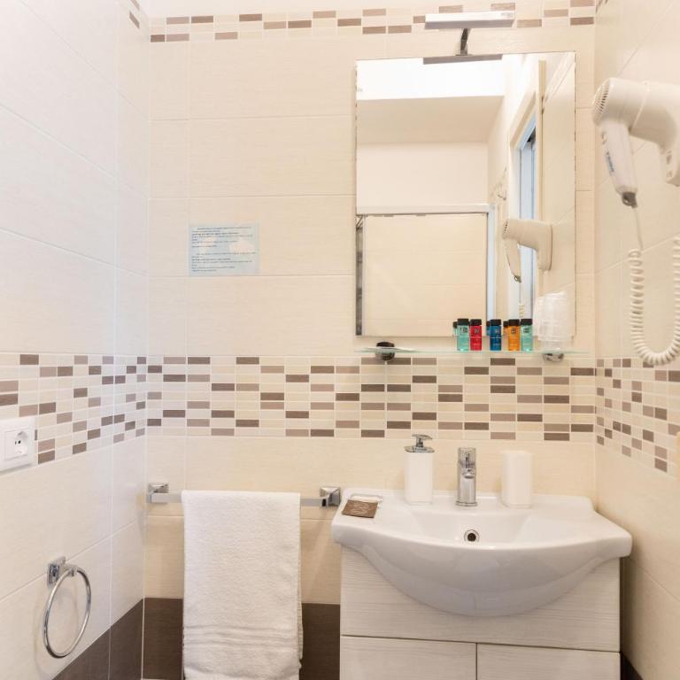 Hotel Edelweiss Riccione - Camera Matrimoniale con Letto a una Piazza e Mezza - 13
