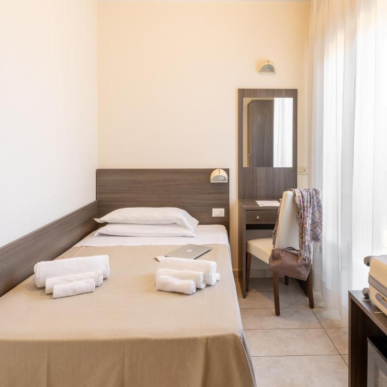 Hotel Edelweiss Riccione - Camera Matrimoniale con Letto a una Piazza e Mezza - 21