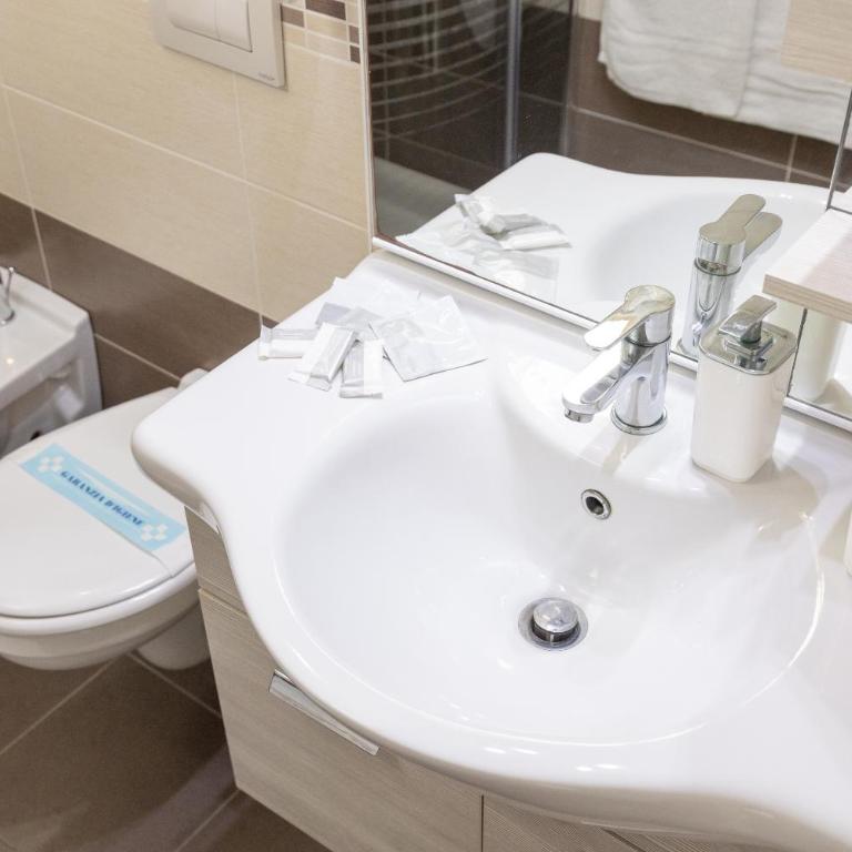 Hotel Edelweiss Riccione - Camera Matrimoniale con Letto a una Piazza e Mezza - 20