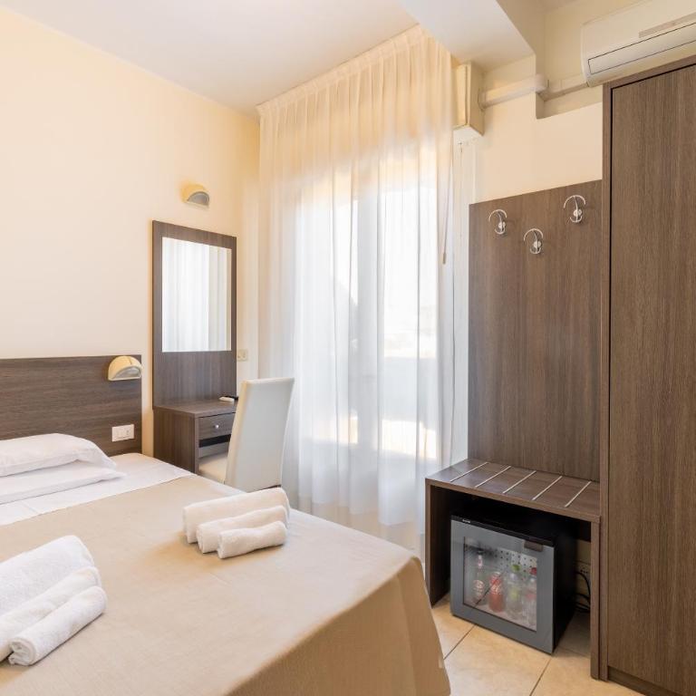 Hotel Edelweiss Riccione - Camera Familiare - 16
