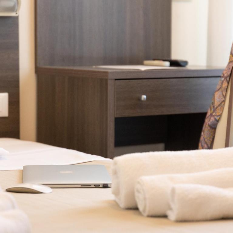 Hotel Edelweiss Riccione - Camera Matrimoniale con Letto a una Piazza e Mezza - 26