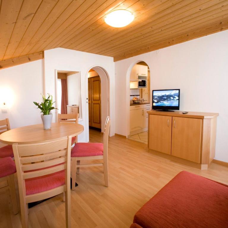 Michi's Appartements - Superior Apartment mit 2 Schlafzimmern, Balkon und Bergblick - 2