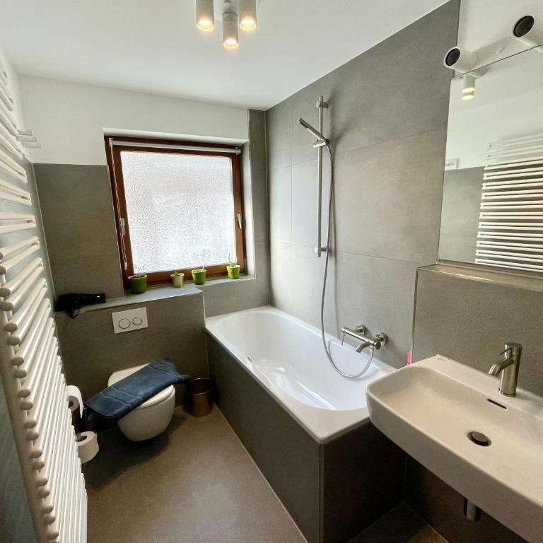 Haus Erich K. - Four-Bedroom House - 9